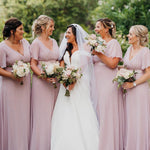 MONICA | Dlouhé šaty pro družičky s empírovým pasem a krátkými volánkovými rukávy | Bridesmaid Dresses | Elora Praha