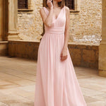 večerní šaty HUSH|V výstřih bez rukávů s plisováním z chiffon | Evening Dresses | Elora Praha