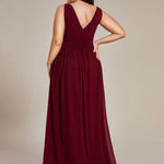 večerní šaty HUSH|V výstřih bez rukávů s plisováním z chiffon | Evening Dresses | Elora Praha