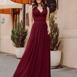 večerní šaty HUSH|V výstřih bez rukávů s plisováním z chiffon | Evening Dresses | Elora Praha