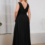 večerní šaty HUSH|V výstřih bez rukávů s plisováním z chiffon | Evening Dresses | Elora Praha