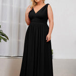 večerní šaty HUSH|V výstřih bez rukávů s plisováním z chiffon | Evening Dresses | Elora Praha