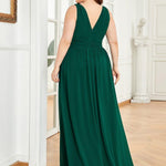 večerní šaty HUSH|V výstřih bez rukávů s plisováním z chiffon | Evening Dresses | Elora Praha