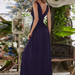 večerní šaty HUSH|V výstřih bez rukávů s plisováním z chiffon | Evening Dresses | Elora Praha