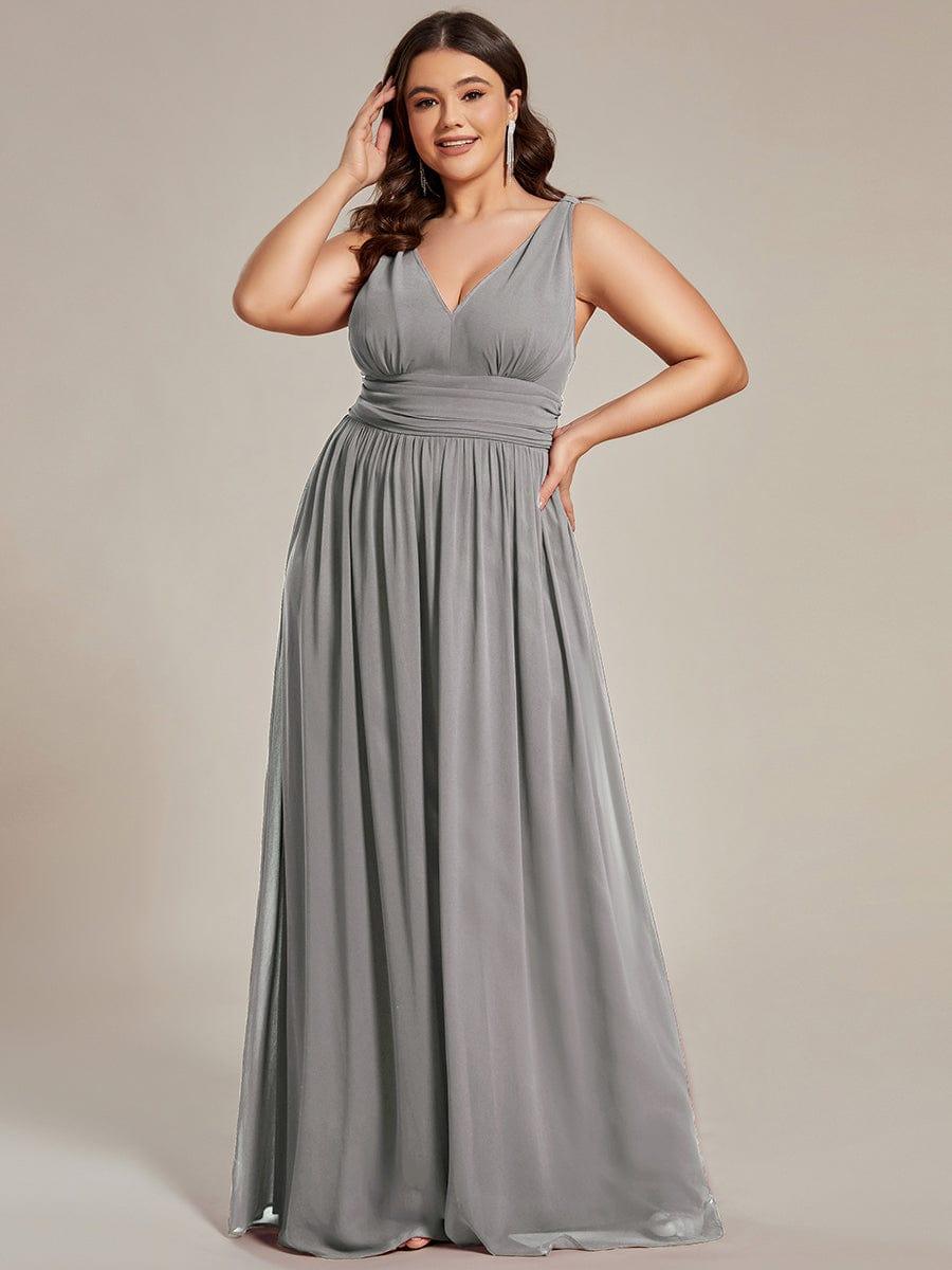 večerní šaty HUSH|V výstřih bez rukávů s plisováním z chiffon | Evening Dresses | Elora Praha