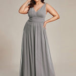 večerní šaty HUSH|V výstřih bez rukávů s plisováním z chiffon | Evening Dresses | Elora Praha