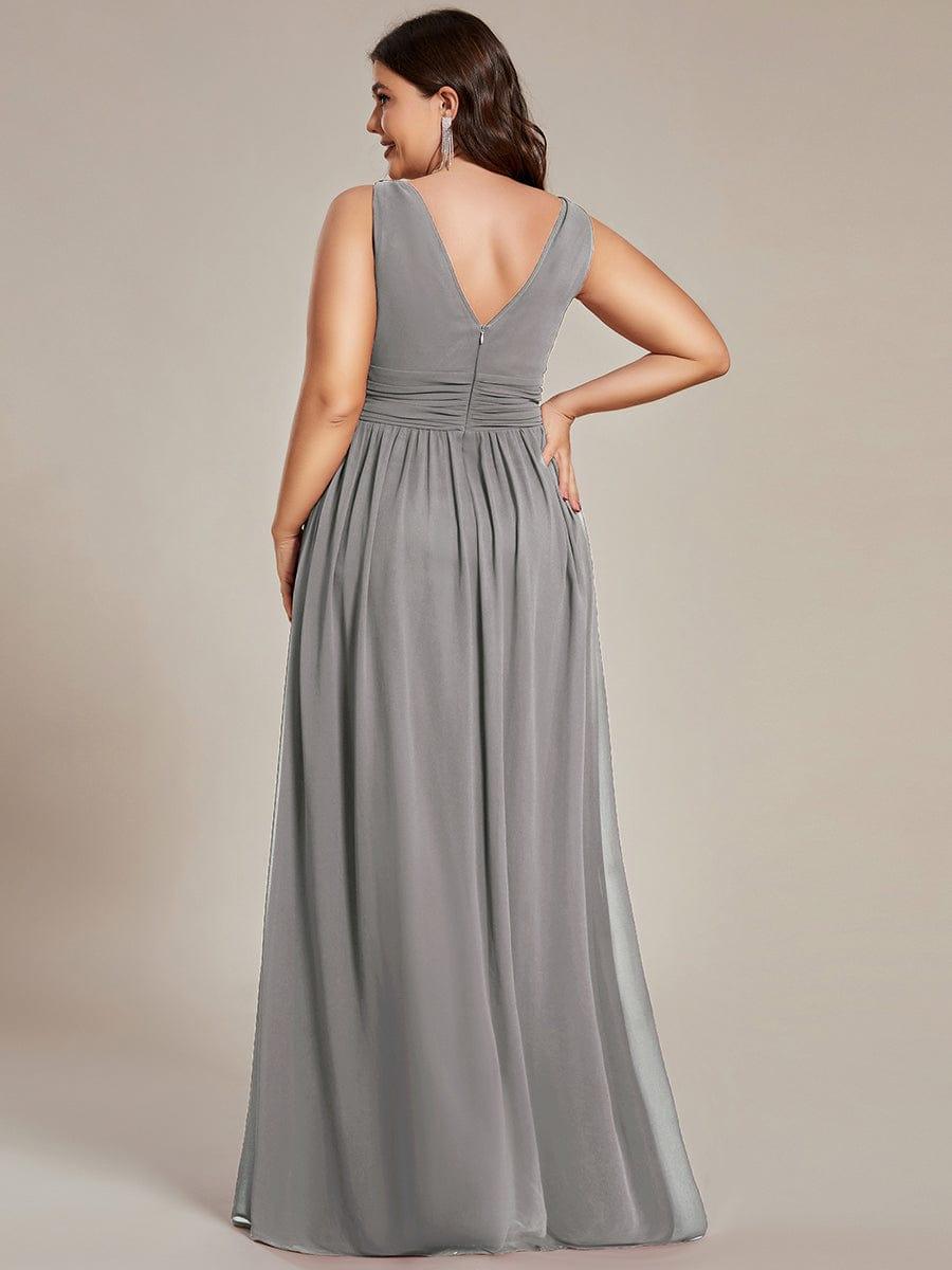 večerní šaty HUSH|V výstřih bez rukávů s plisováním z chiffon | Evening Dresses | Elora Praha