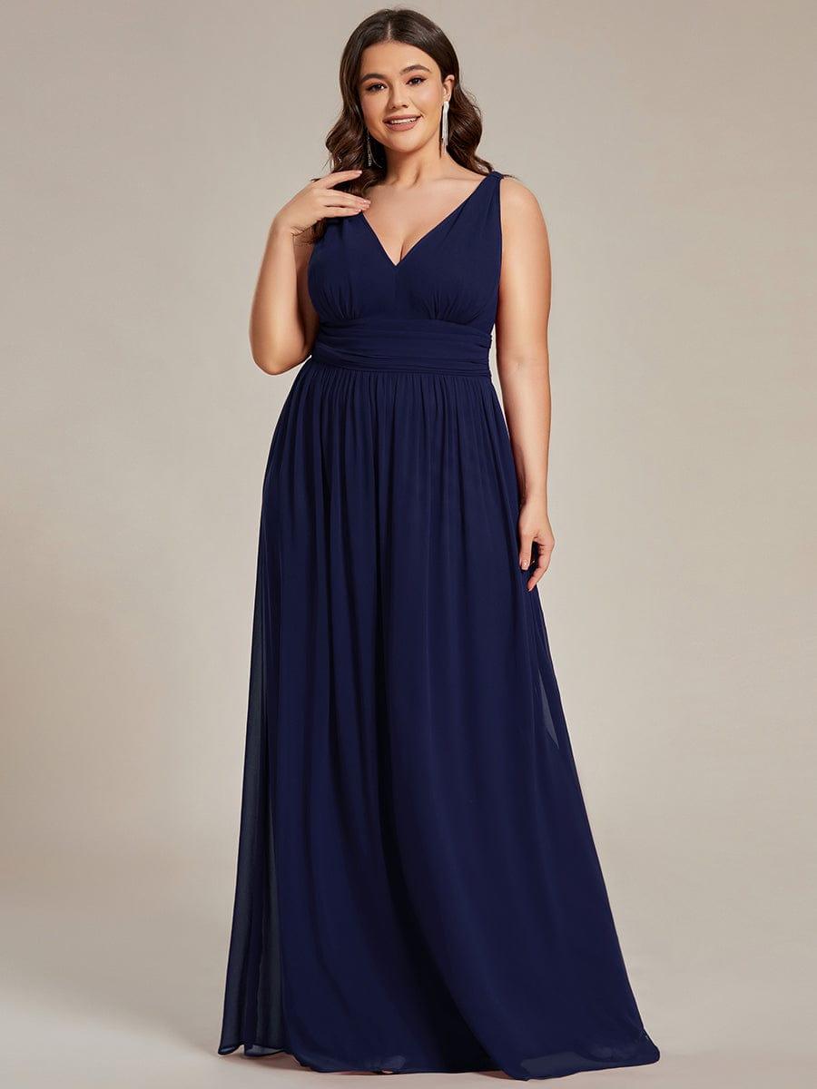 večerní šaty HUSH|V výstřih bez rukávů s plisováním z chiffon | Evening Dresses | Elora Praha