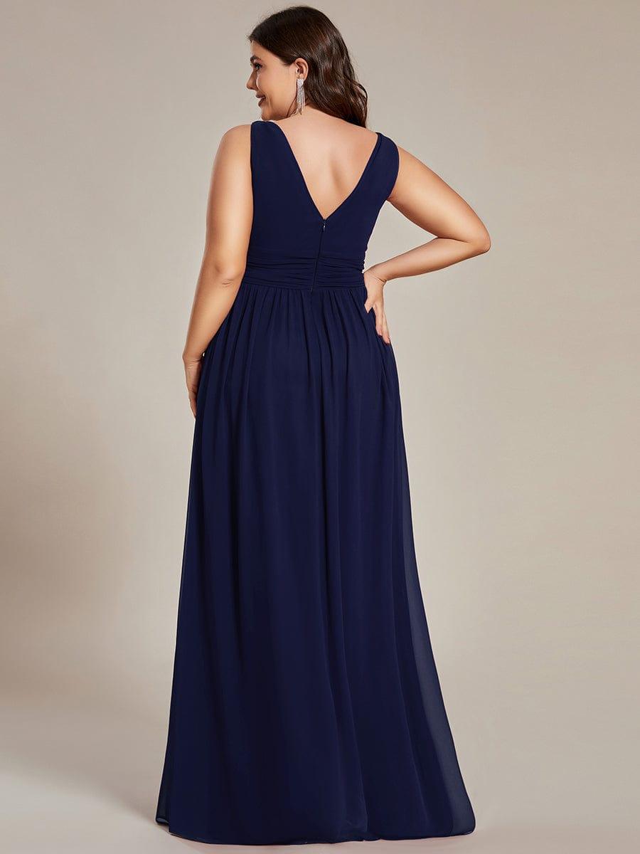 večerní šaty HUSH|V výstřih bez rukávů s plisováním z chiffon | Evening Dresses | Elora Praha