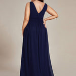 večerní šaty HUSH|V výstřih bez rukávů s plisováním z chiffon | Evening Dresses | Elora Praha