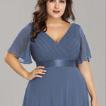 MONICA | Dlouhé šaty pro družičky s empírovým pasem a krátkými volánkovými rukávy | Bridesmaid Dresses | Elora Praha