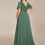MONICA | Dlouhé šaty pro družičky s empírovým pasem a krátkými volánkovými rukávy | Bridesmaid Dresses | Elora Praha
