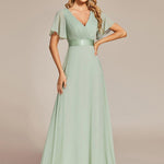 MONICA | Dlouhé šaty pro družičky s empírovým pasem a krátkými volánkovými rukávy | Bridesmaid Dresses | Elora Praha