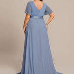 MONICA | Dlouhé šaty pro družičky s empírovým pasem a krátkými volánkovými rukávy | Bridesmaid Dresses | Elora Praha