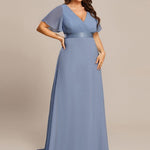 MONICA | Dlouhé šaty pro družičky s empírovým pasem a krátkými volánkovými rukávy | Bridesmaid Dresses | Elora Praha