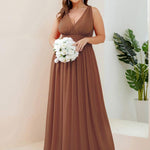 večerní šaty HUSH|V výstřih bez rukávů s plisováním z chiffon | Evening Dresses | Elora Praha