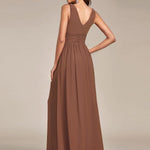 večerní šaty HUSH|V výstřih bez rukávů s plisováním z chiffon | Evening Dresses | Elora Praha