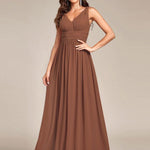 večerní šaty HUSH|V výstřih bez rukávů s plisováním z chiffon | Evening Dresses | Elora Praha