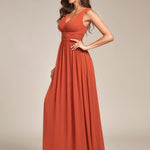 večerní šaty HUSH|V výstřih bez rukávů s plisováním z chiffon | Evening Dresses | Elora Praha