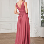 večerní šaty HUSH|V výstřih bez rukávů s plisováním z chiffon | Evening Dresses | Elora Praha