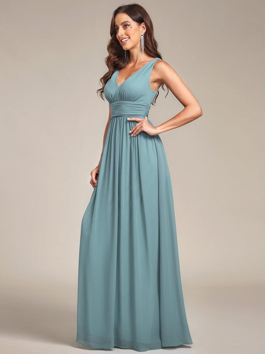 večerní šaty HUSH|V výstřih bez rukávů s plisováním z chiffon | Evening Dresses | Elora Praha