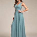 večerní šaty HUSH|V výstřih bez rukávů s plisováním z chiffon | Evening Dresses | Elora Praha