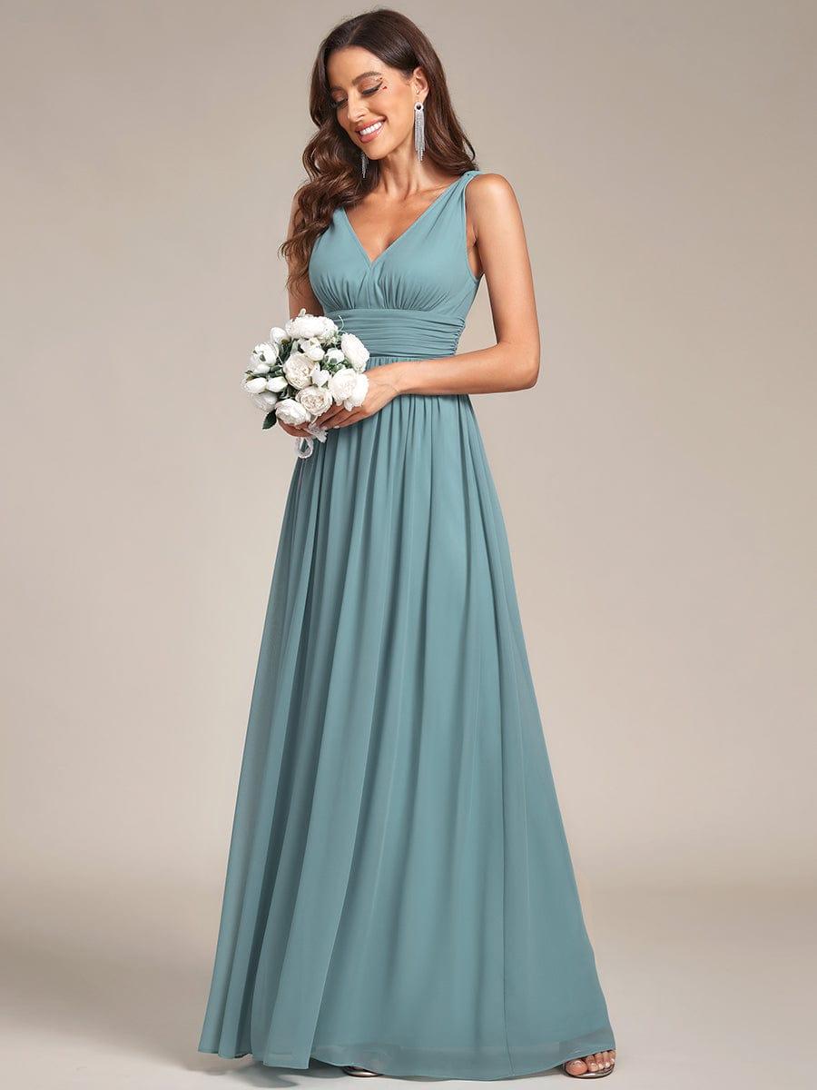 večerní šaty HUSH|V výstřih bez rukávů s plisováním z chiffon | Evening Dresses | Elora Praha