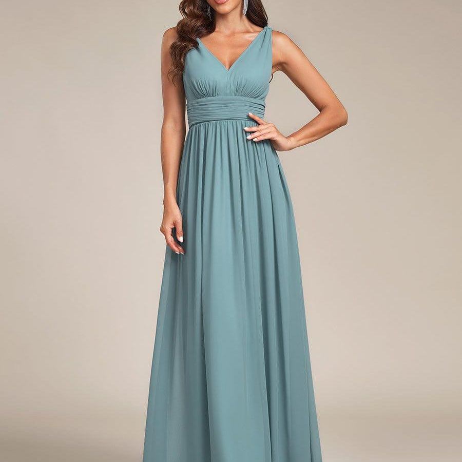 večerní šaty HUSH|V výstřih bez rukávů s plisováním z chiffon | Evening Dresses | Elora Praha
