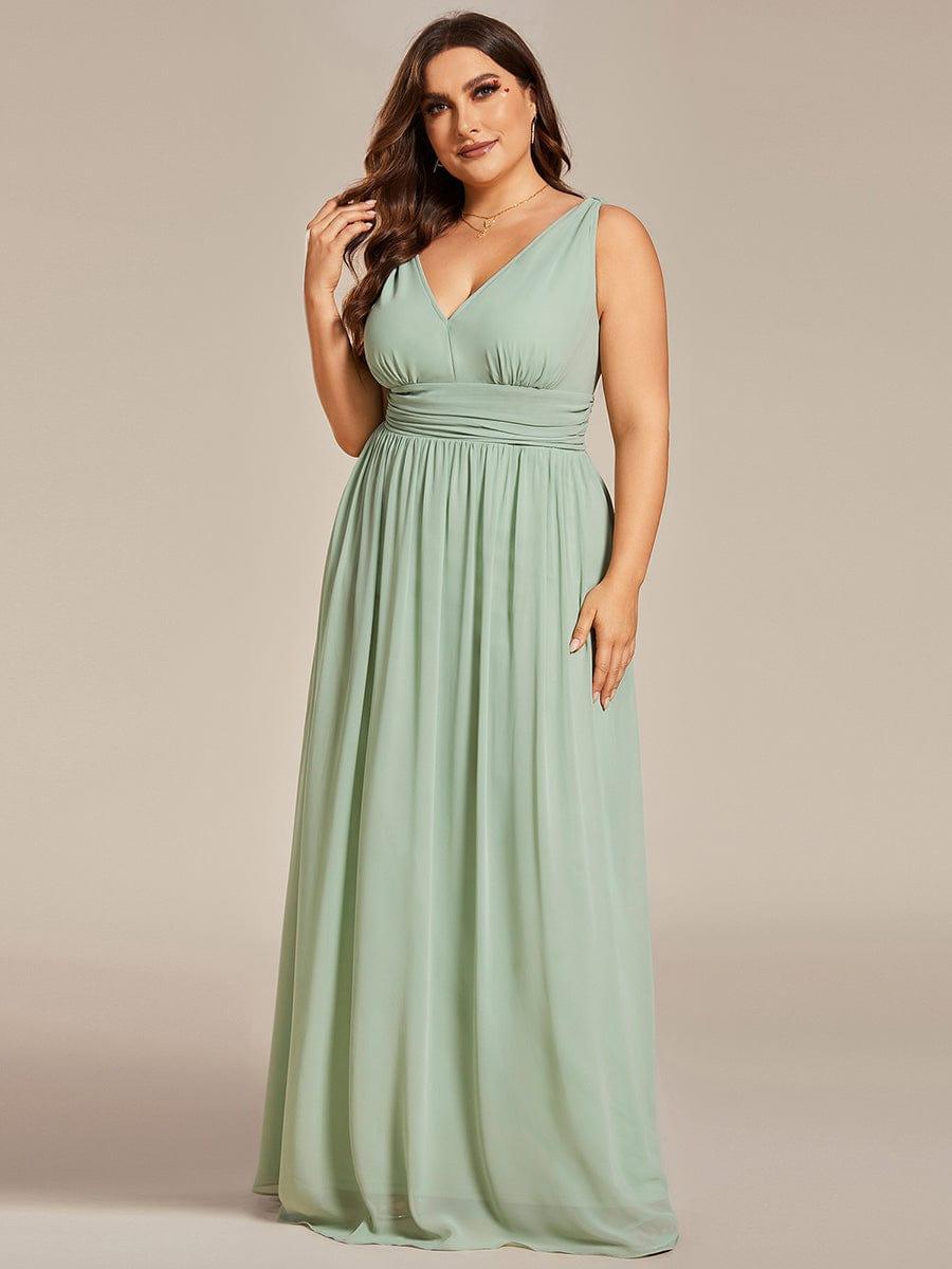 večerní šaty HUSH|V výstřih bez rukávů s plisováním z chiffon | Evening Dresses | Elora Praha