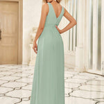 večerní šaty HUSH|V výstřih bez rukávů s plisováním z chiffon | Evening Dresses | Elora Praha