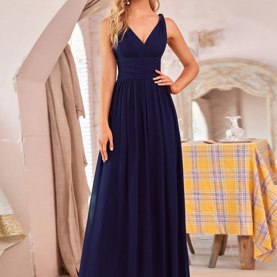 večerní šaty HUSH|V výstřih bez rukávů s plisováním z chiffon | Evening Dresses | Elora Praha