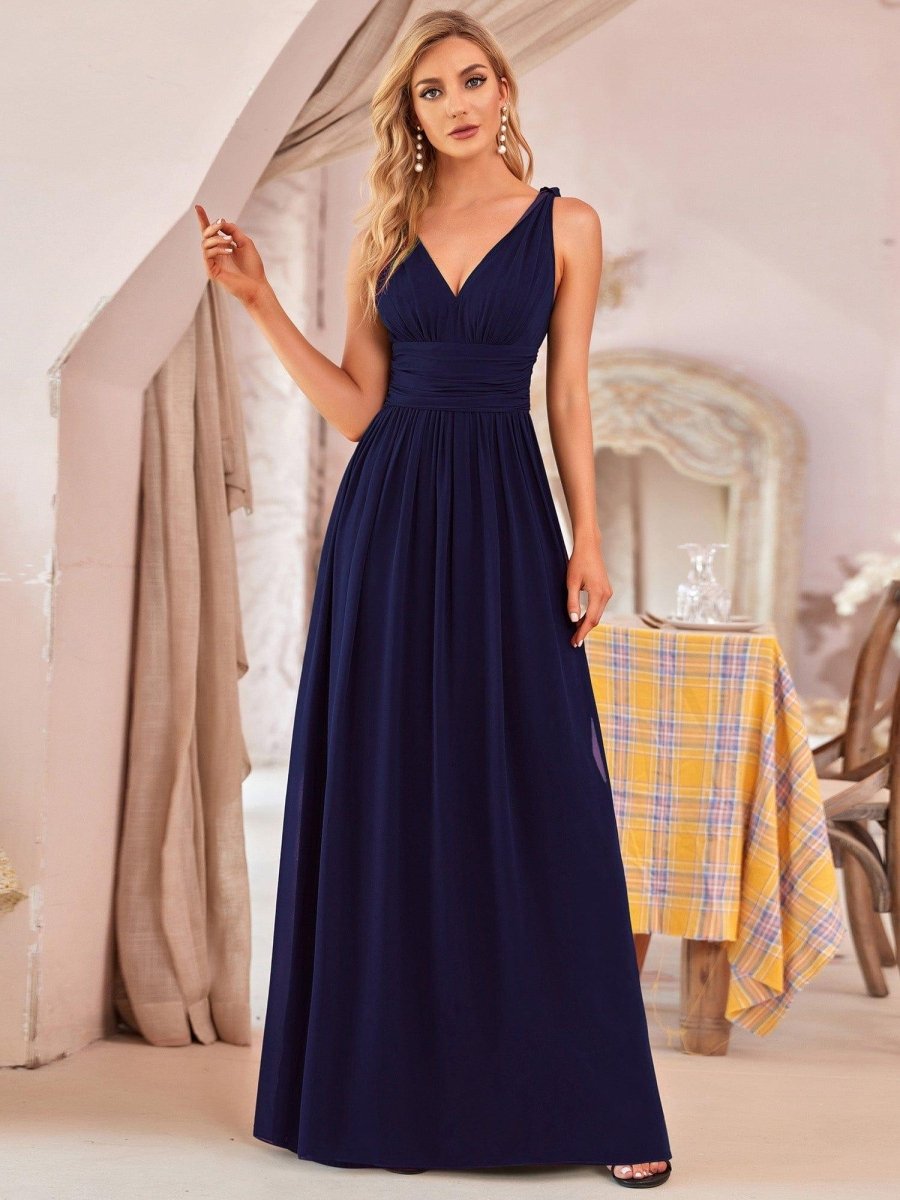 večerní šaty HUSH|V výstřih bez rukávů s plisováním z chiffon | Evening Dresses | Elora Praha