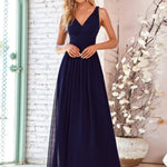 večerní šaty HUSH|V výstřih bez rukávů s plisováním z chiffon | Evening Dresses | Elora Praha