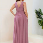 večerní šaty HUSH|V výstřih bez rukávů s plisováním z chiffon | Evening Dresses | Elora Praha