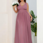 večerní šaty HUSH|V výstřih bez rukávů s plisováním z chiffon | Evening Dresses | Elora Praha