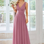 večerní šaty HUSH|V výstřih bez rukávů s plisováním z chiffon | Evening Dresses | Elora Praha