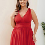 večerní šaty HUSH|V výstřih bez rukávů s plisováním z chiffon | Evening Dresses | Elora Praha