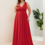 večerní šaty HUSH|V výstřih bez rukávů s plisováním z chiffon | Evening Dresses | Elora Praha