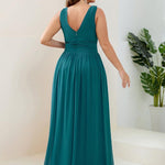 večerní šaty HUSH|V výstřih bez rukávů s plisováním z chiffon | Evening Dresses | Elora Praha