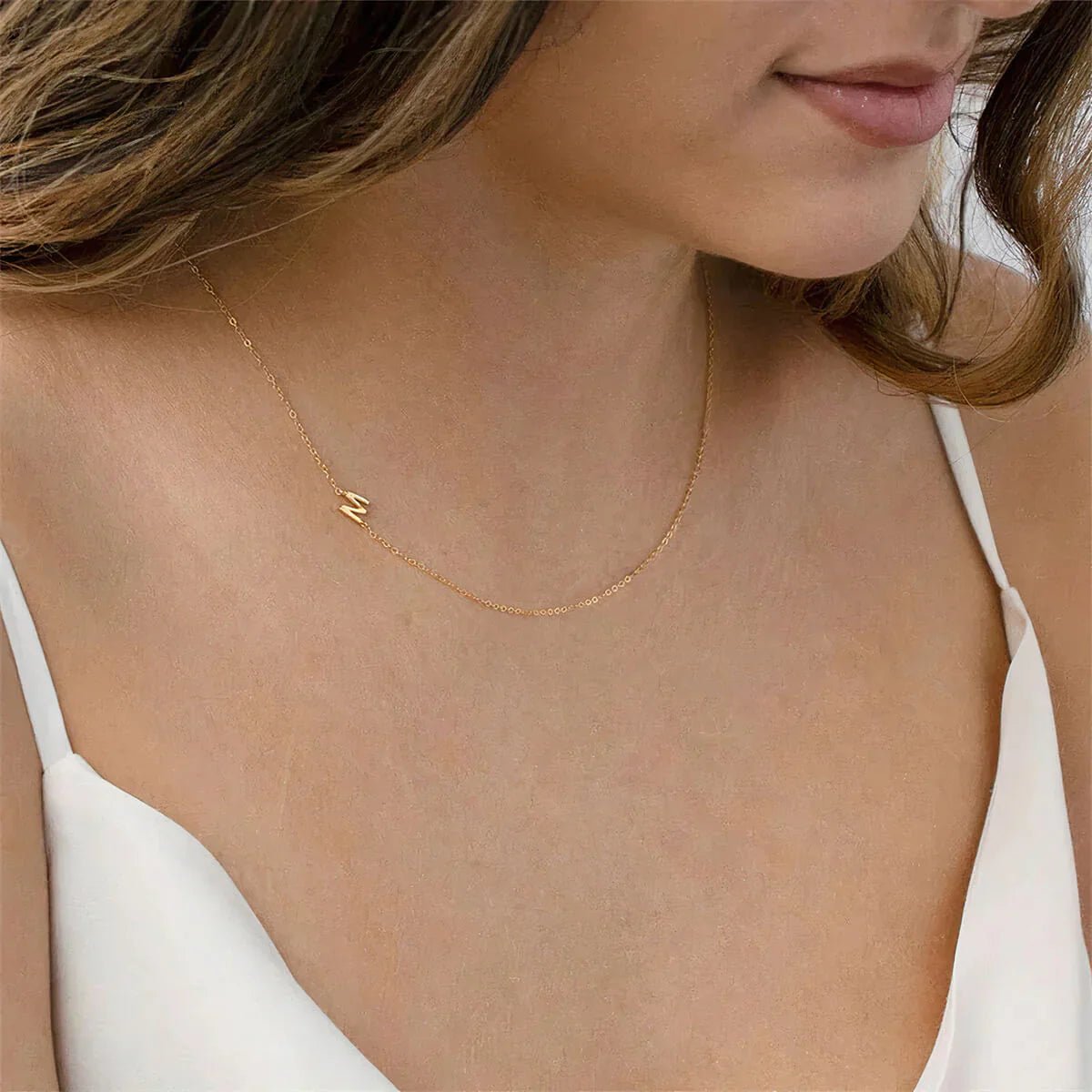 Personalisierte Halskette mit seitlichem Initial | | Elora Praha