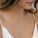 Personalisierte Halskette mit seitlichem Initial | | Elora Praha