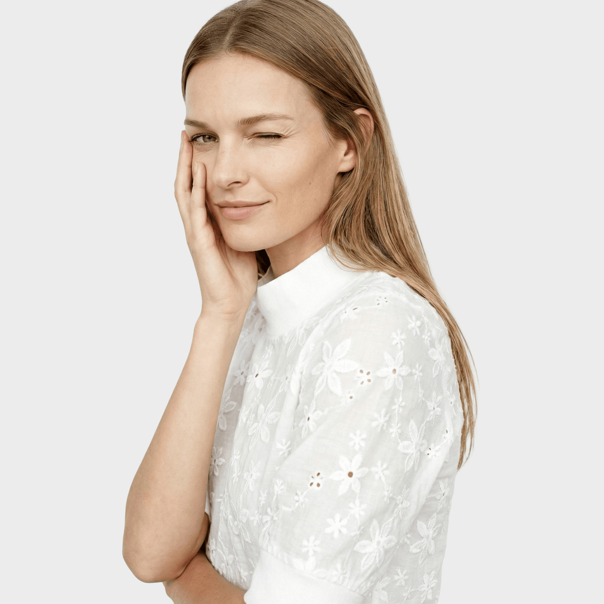 Ieva™ - Vyšívaná blůza s vysokým límcem | | Elora Praha
