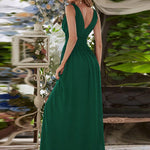 večerní šaty HUSH|V výstřih bez rukávů s plisováním z chiffon | Evening Dresses | Elora Praha