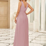 večerní šaty HUSH|V výstřih bez rukávů s plisováním z chiffon | Evening Dresses | Elora Praha