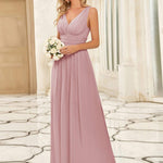 večerní šaty HUSH|V výstřih bez rukávů s plisováním z chiffon | Evening Dresses | Elora Praha