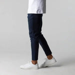 Tomáš – Pánské Slim - Fit Chino Kalhoty – Elegantní Pracovní a Volnočasové Kalhoty s Moderním Designem | | Elora Praha