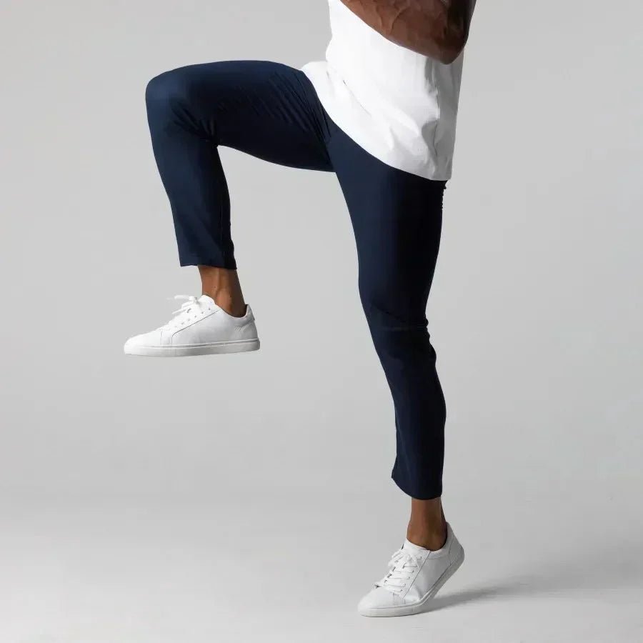 Tomáš – Pánské Slim - Fit Chino Kalhoty – Elegantní Pracovní a Volnočasové Kalhoty s Moderním Designem | | Elora Praha
