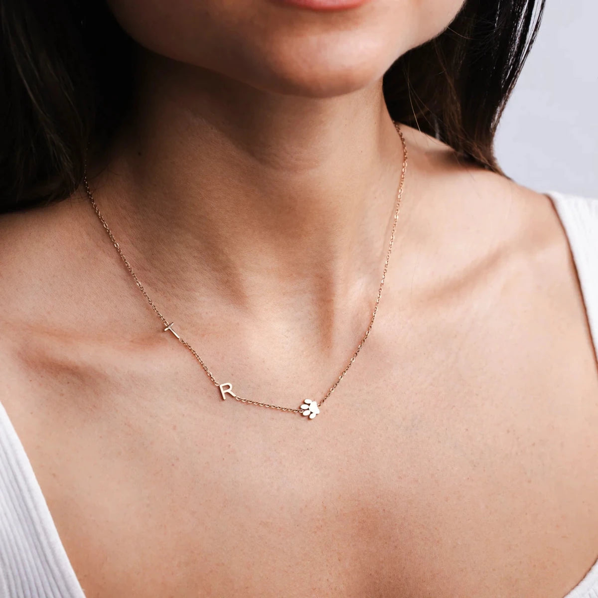 Personalisierte Halskette mit seitlichem Initial | | Elora Praha